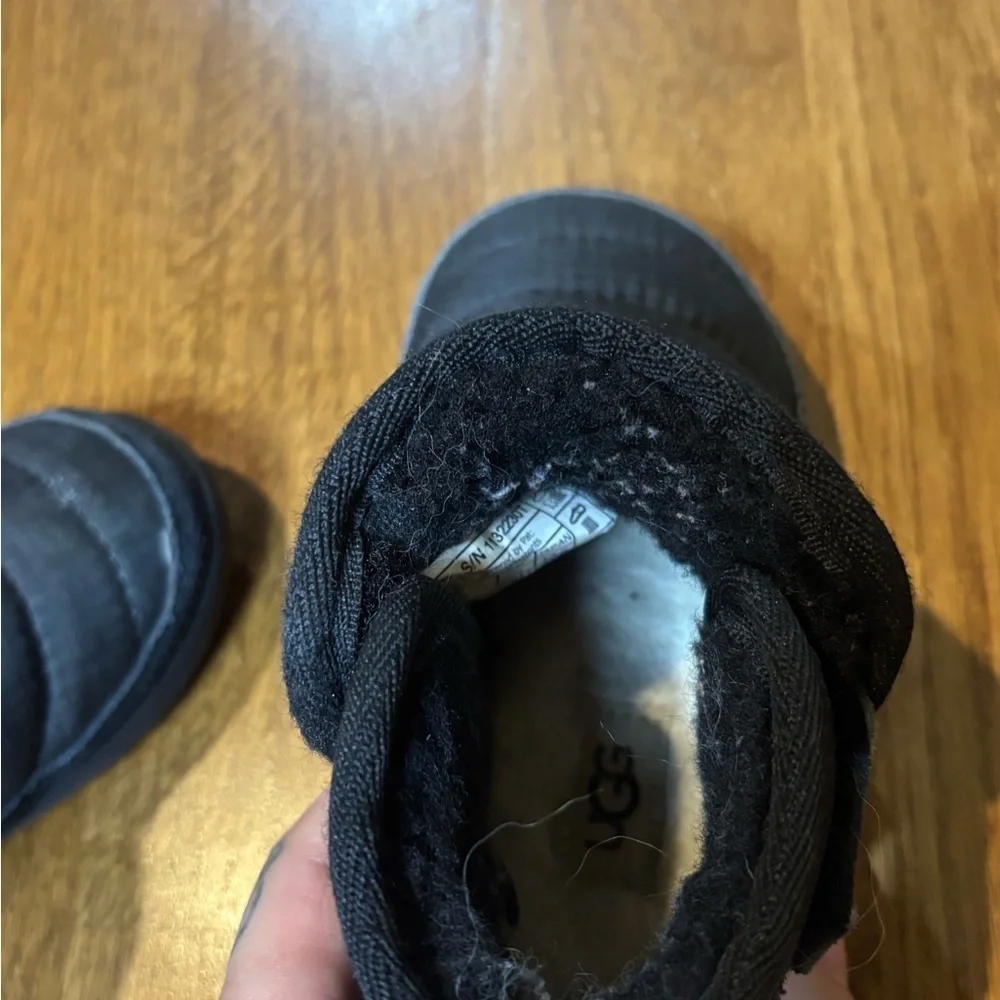 UGG Toddler Black Puffer Boots Size 6 Winter Slip-On